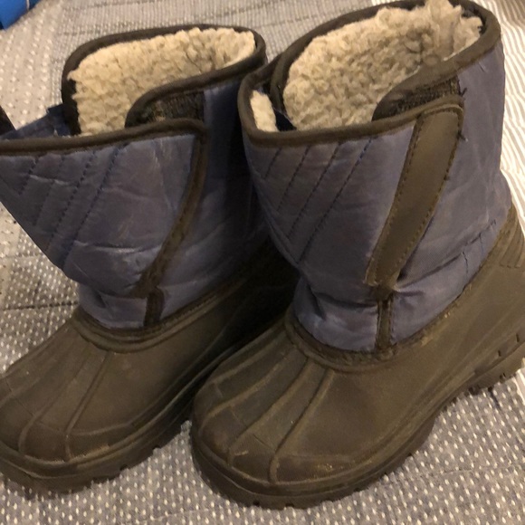 3/$15 Toddler Boys Winter boots in navy and black-size 9.5. - Picture 6 of 9